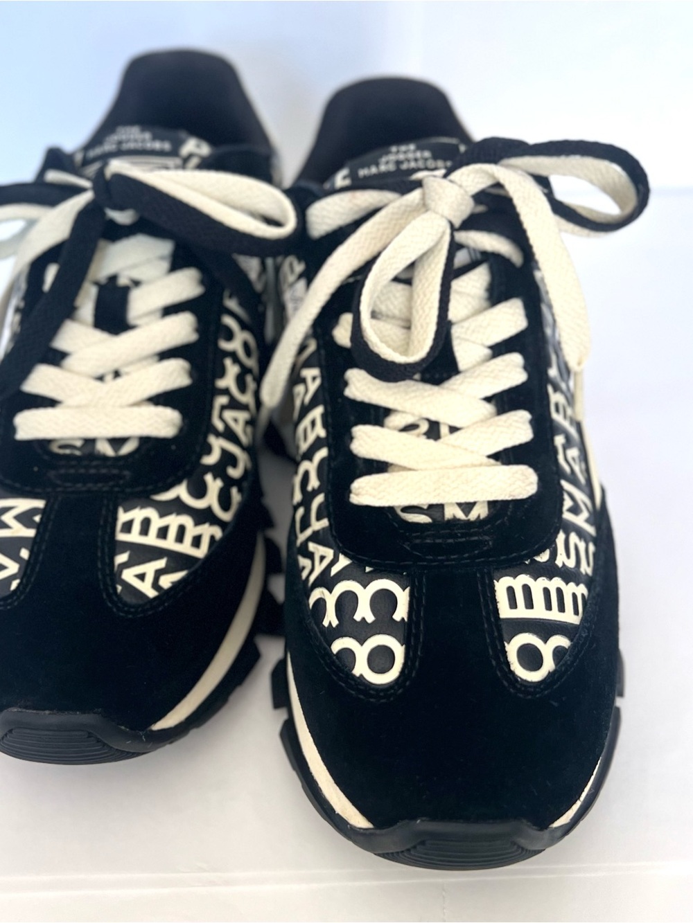 The Marc Jacobs The Jogger Monogram Leather Sneakers Black/Cream EU 39 - Picture 5 of 14